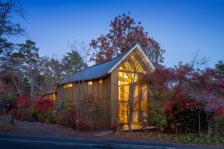 Shishi-Iwa House boutique hotel by Shigeru Ban in Karuizawa, Japan
