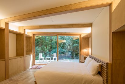Shishi-Iwa House boutique hotel by Shigeru Ban in Karuizawa, Japan