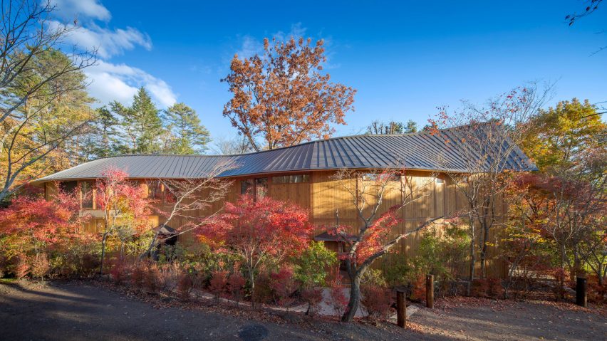Shishi-Iwa House boutique hotel by Shigeru Ban in Karuizawa, Japan