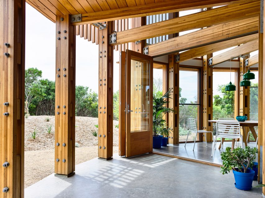 St Andrews Beach House by Austin Maynard Architects