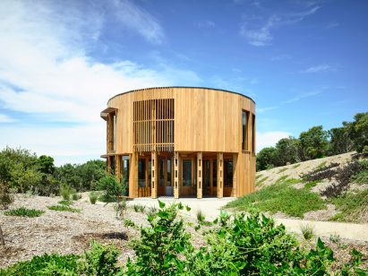 St Andrews Beach House by Austin Maynard Architects
