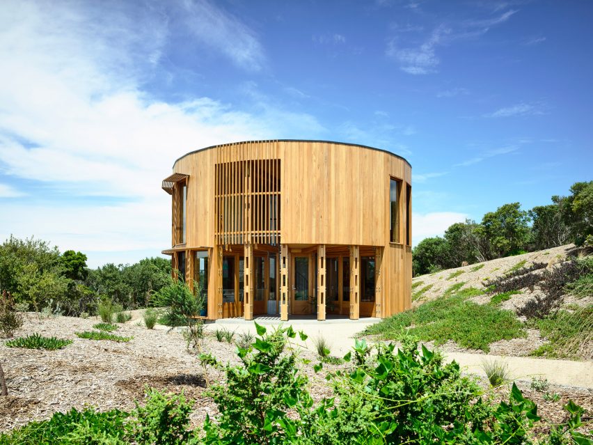 St Andrews Beach House by Austin Maynard Architects