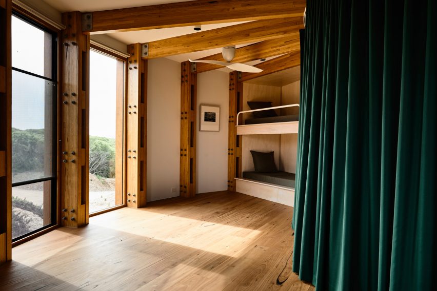 St Andrews Beach House by Austin Maynard Architects