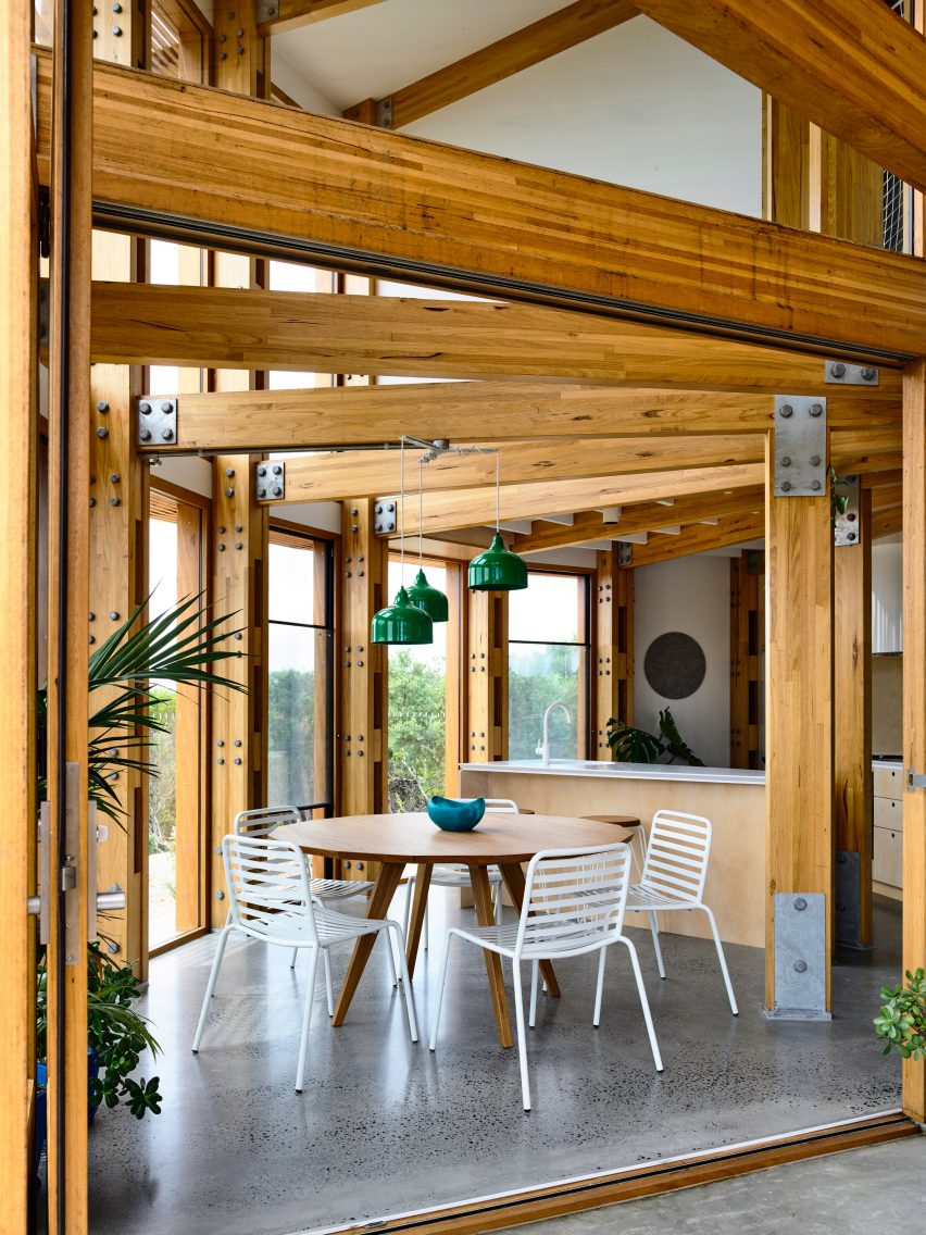 St Andrews Beach House by Austin Maynard Architects
