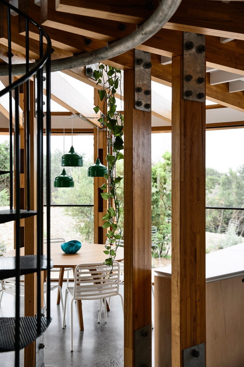 St Andrews Beach House by Austin Maynard Architects