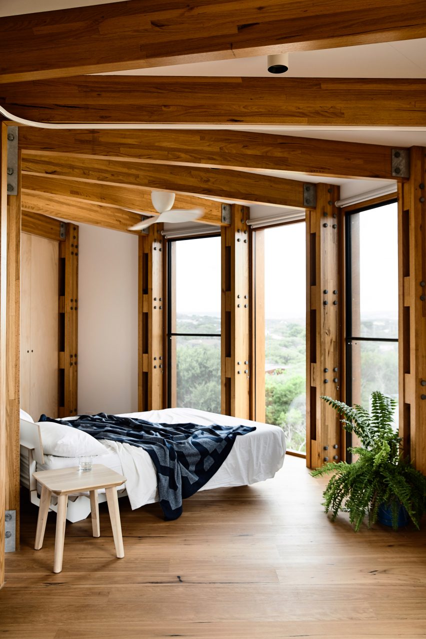 St Andrews Beach House by Austin Maynard Architects