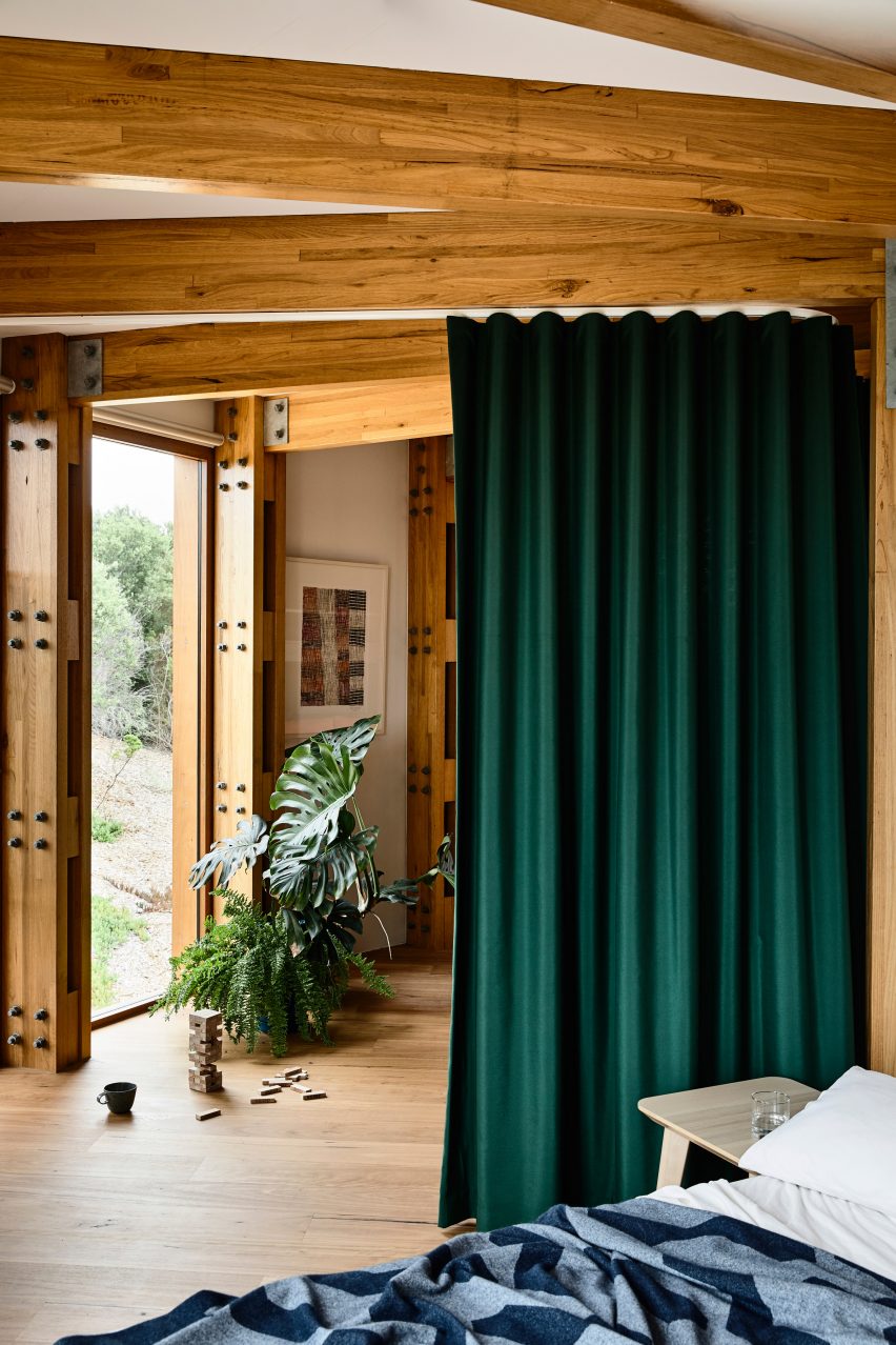 St Andrews Beach House by Austin Maynard Architects