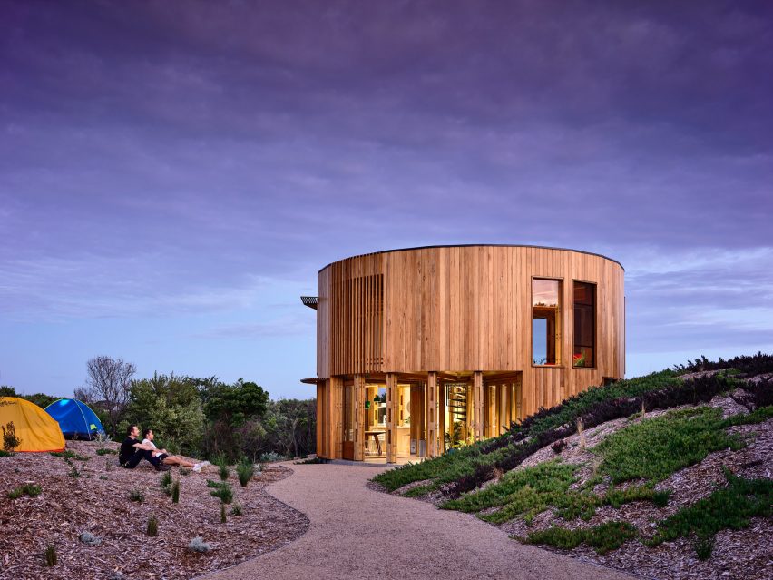 St Andrews Beach House by Austin Maynard Architects