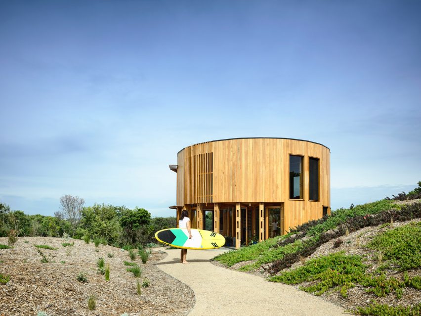 St Andrews Beach House by Austin Maynard Architects