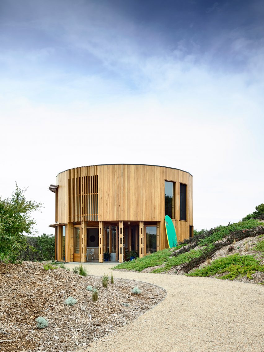 St Andrews Beach House by Austin Maynard Architects
