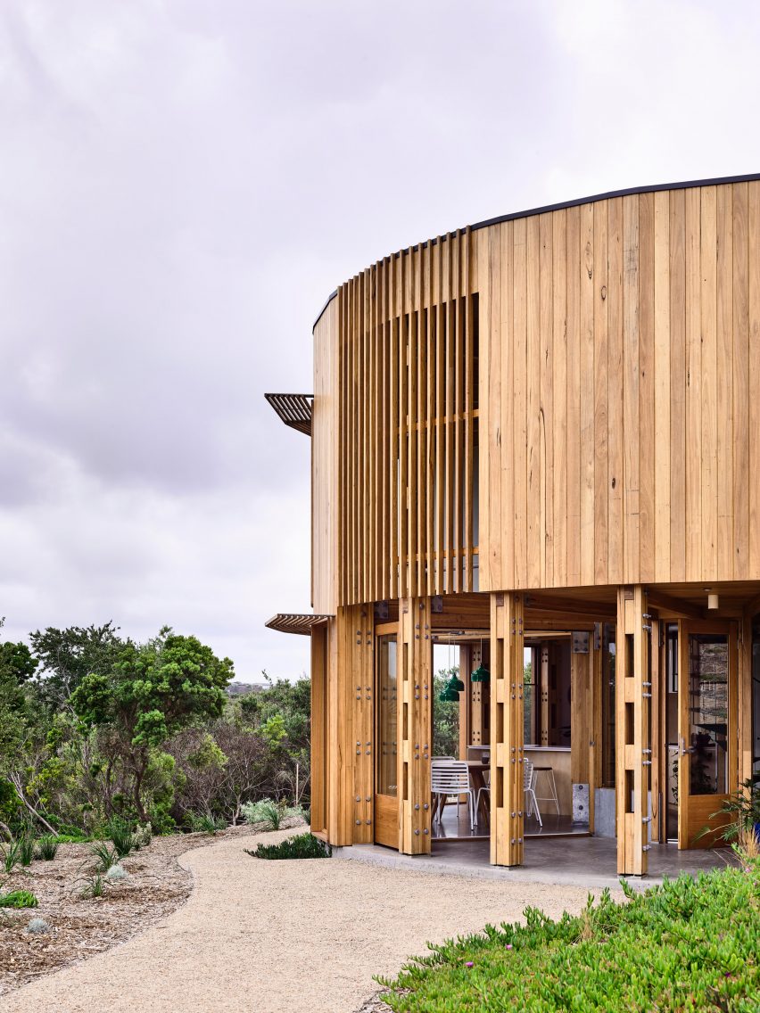 St Andrews Beach House by Austin Maynard Architects