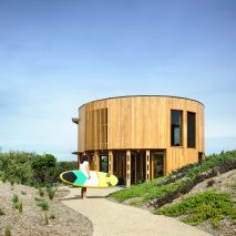 St Andrews Beach House by Austin Maynard Architects