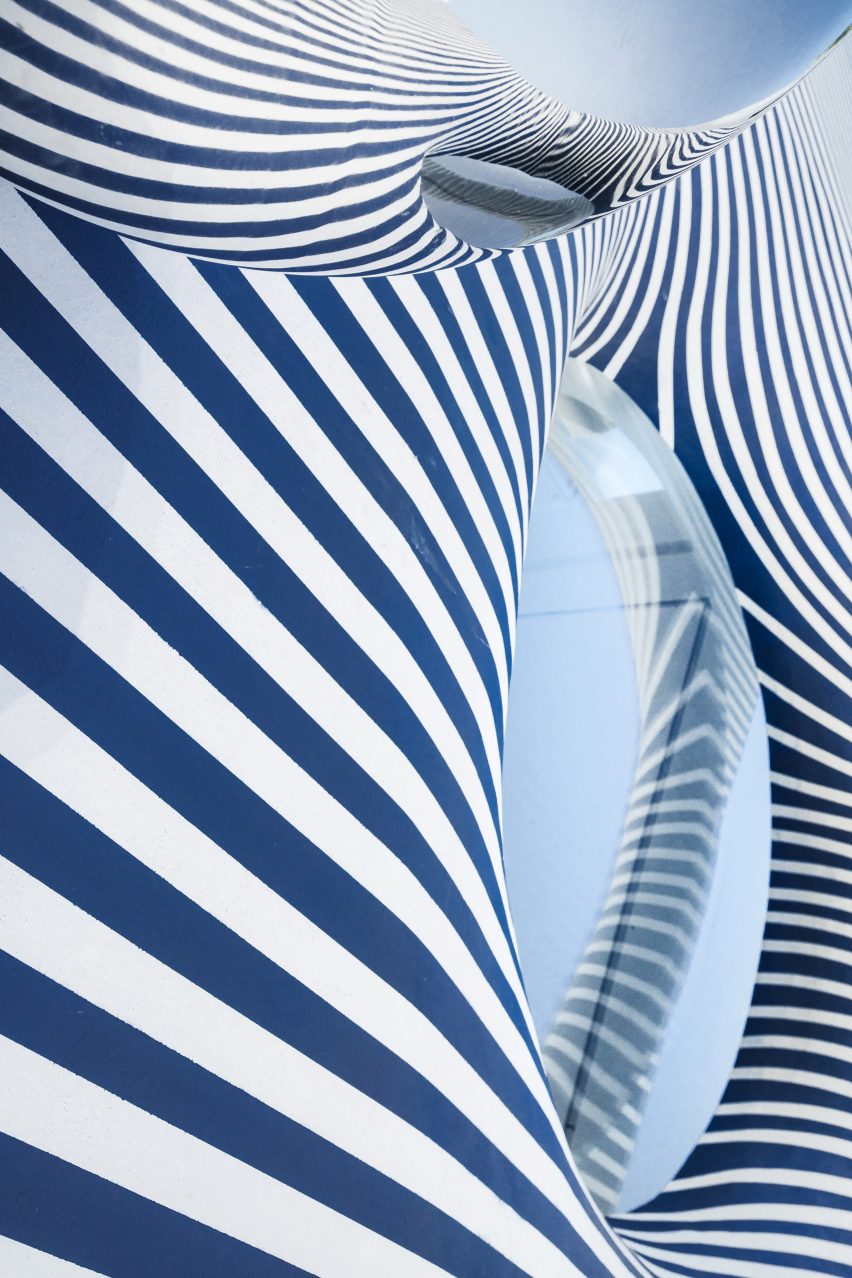 Striped house by Wutopia