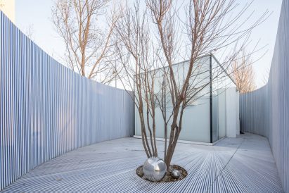 Striped house by Wutopia
