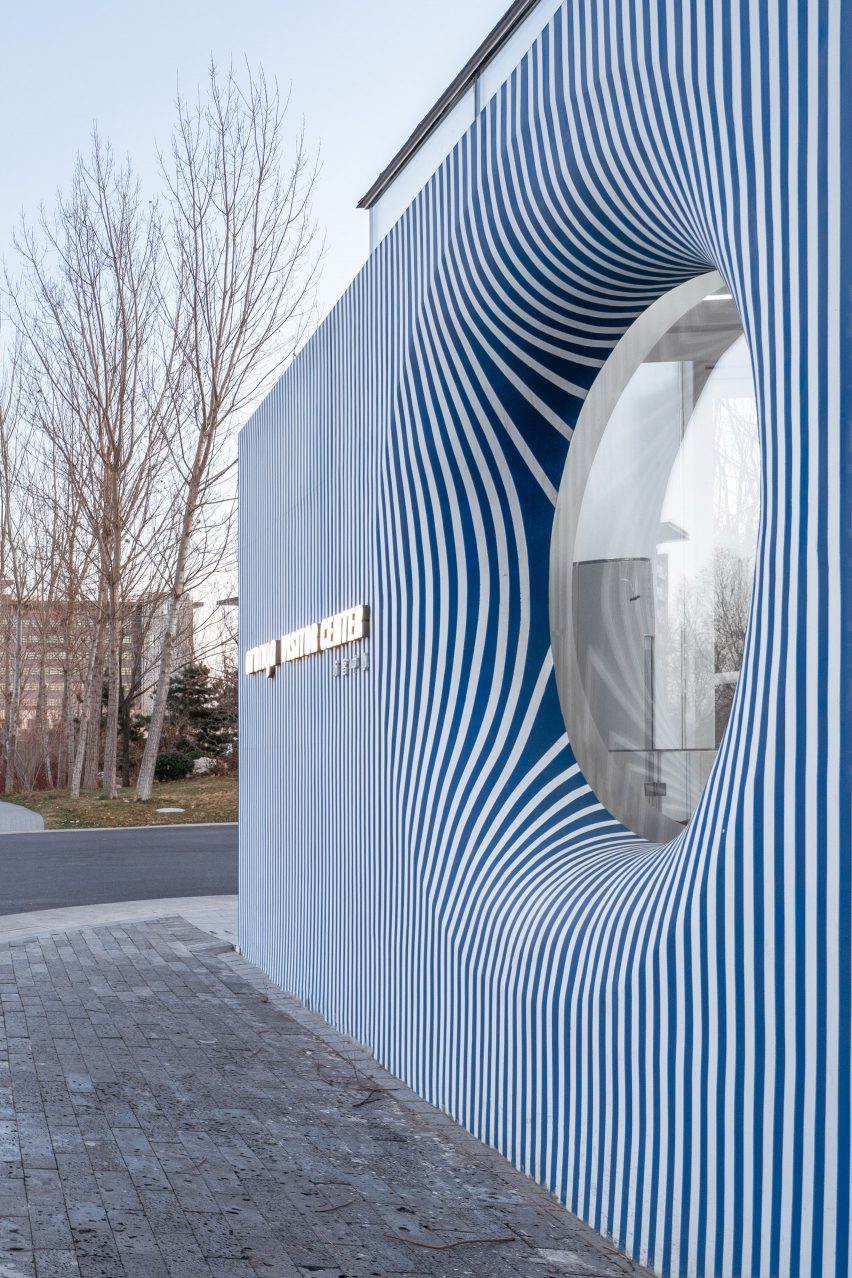 Striped house by Wutopia