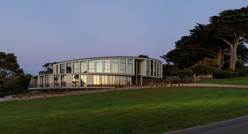 Tidal Arc House by Woods Bagot