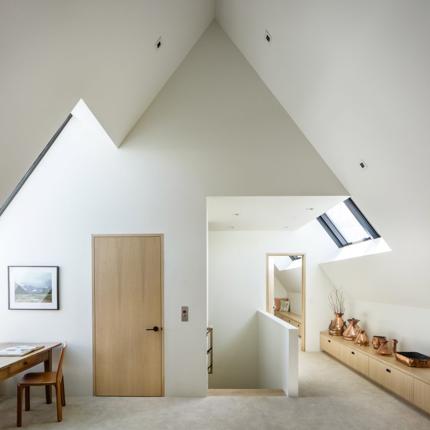 V-Plan House by Studio B