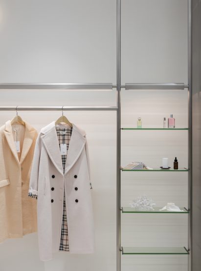 Stainless steel partition frames Wellsky fashion boutique by Xian Xiang Design