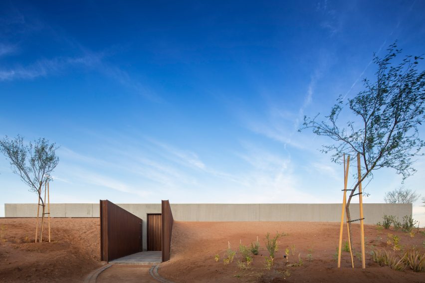 Al Faya Lodge by Anarchitect, photography by Fernando Guerra
