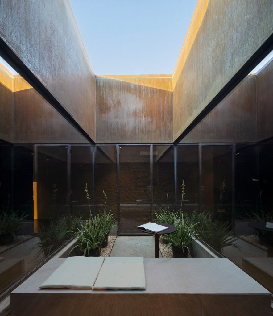 Al Faya Lodge by Anarchitect, photography by Fernando Guerra