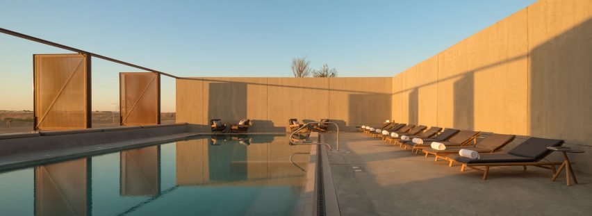 Al Faya Lodge by Anarchitect, photography by Fernando Guerra
