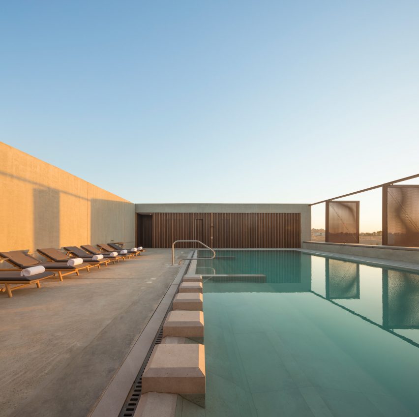 Al Faya Lodge by Anarchitect, photography by Fernando Guerra