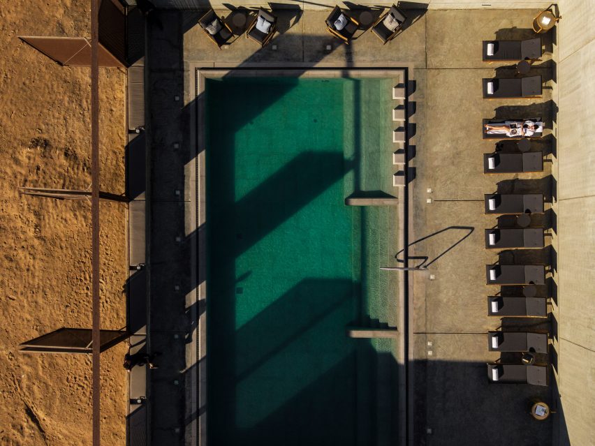 Al Faya Lodge by Anarchitect, photography by Fernando Guerra
