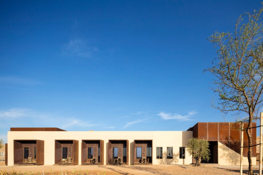 Al Faya Lodge by Anarchitect, photography by Fernando Guerra