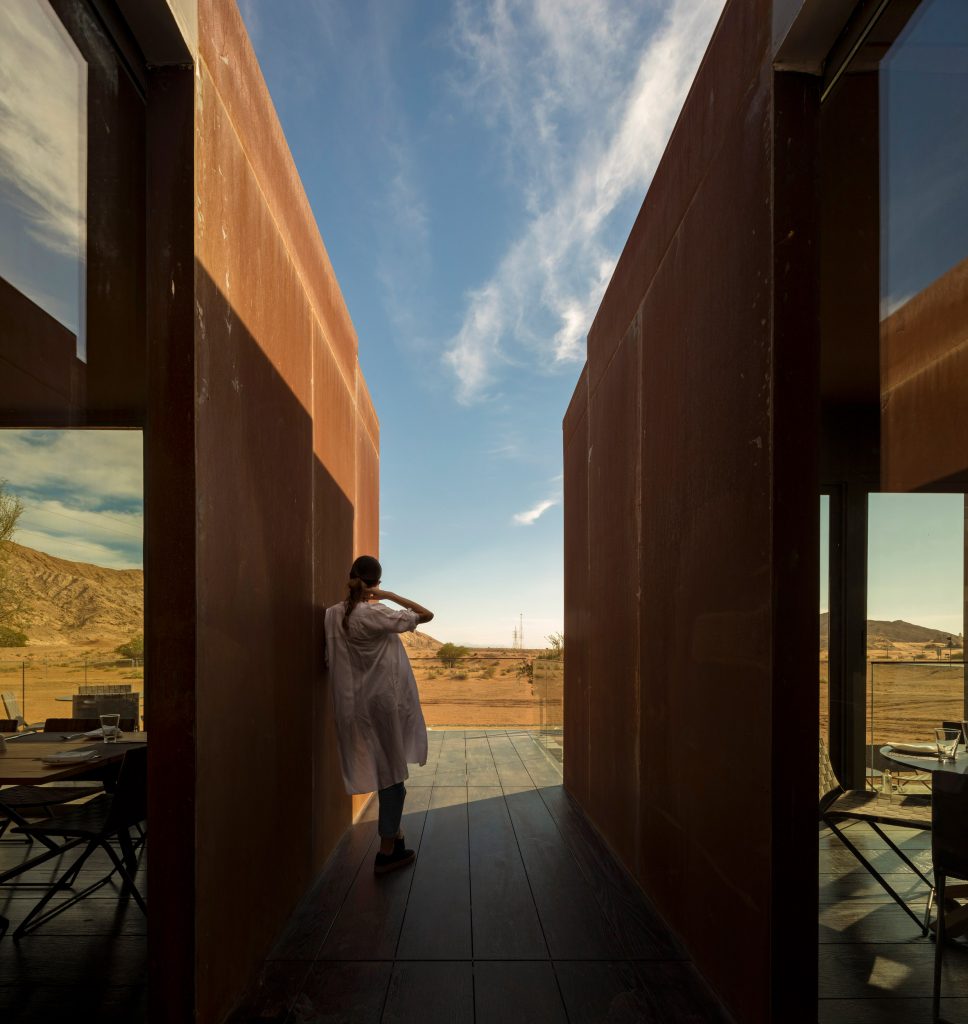 Al Faya Lodge by Anarchitect, photography by Fernando Guerra