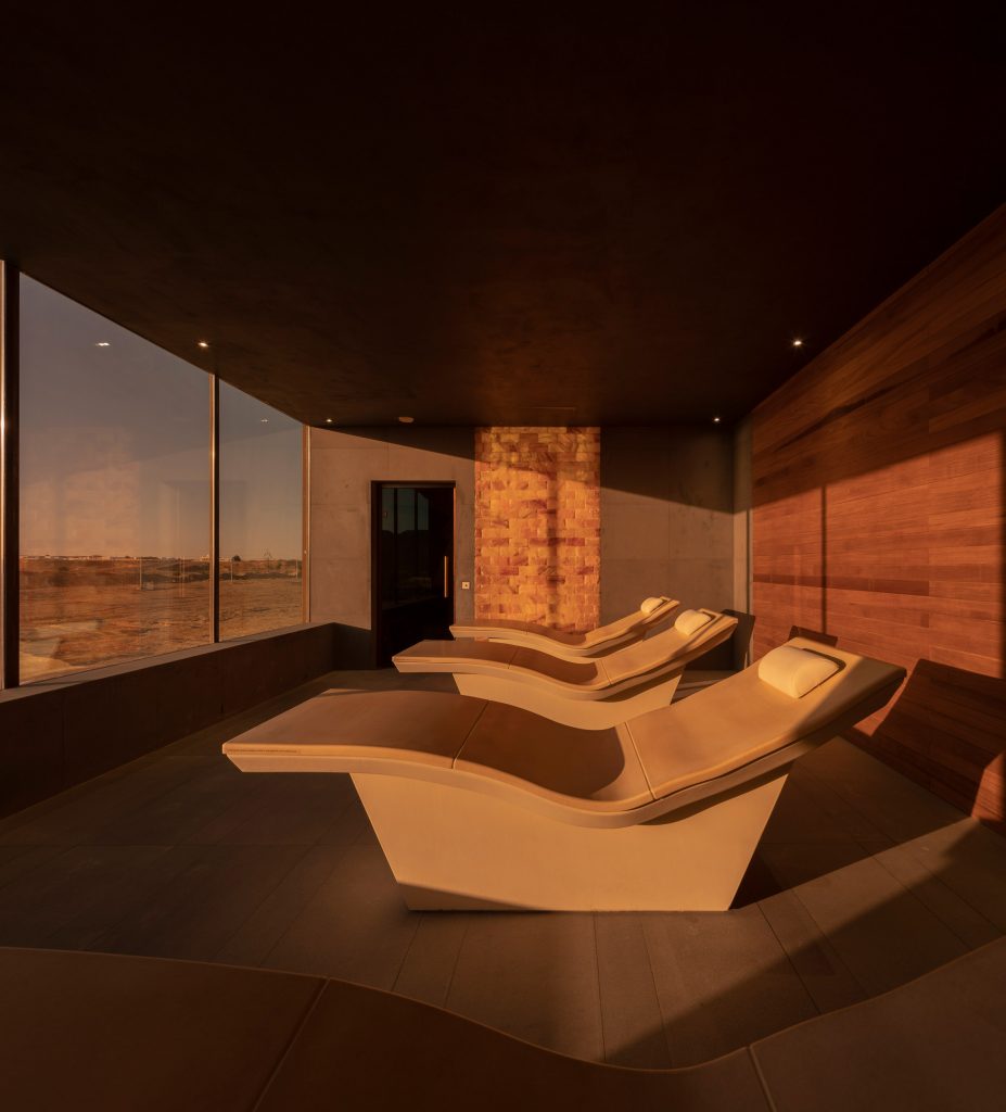 Al Faya Lodge by Anarchitect, photography by Fernando Guerra