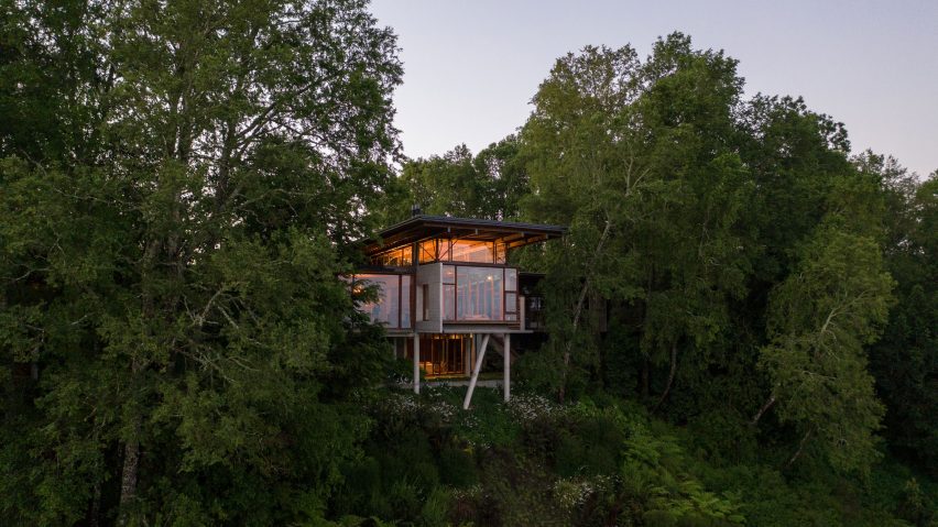 Apus House by Aguilo + Pedraza Architects