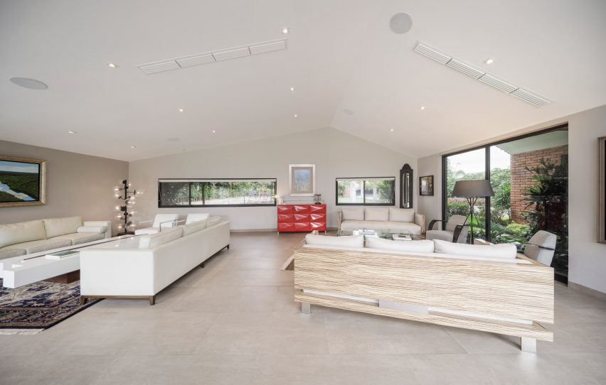 Casa El Cortijo by Felipe Assadi Arquitectos