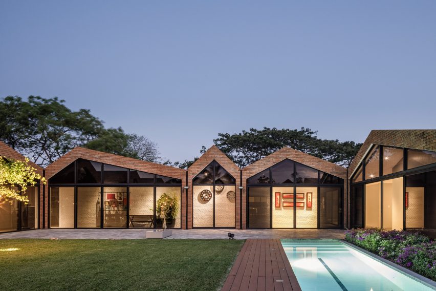 Casa El Cortijo by Felipe Assadi Arquitectos