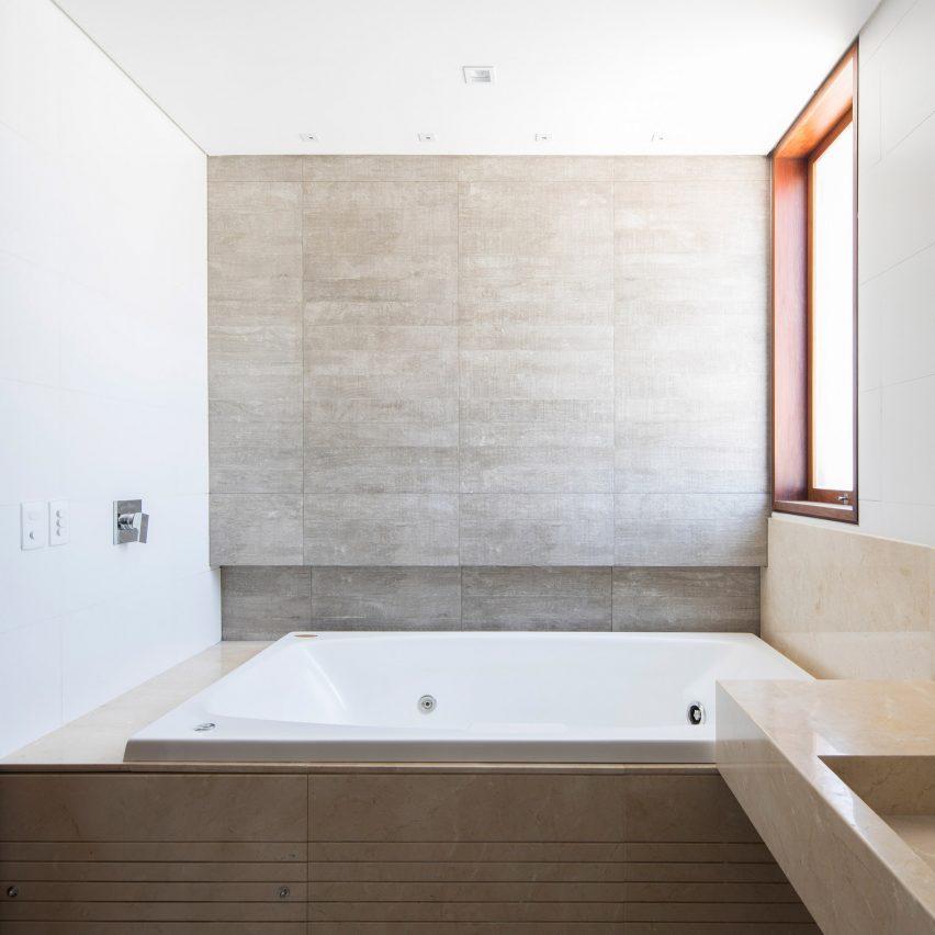 Casa IF by Martins Lucena Architects