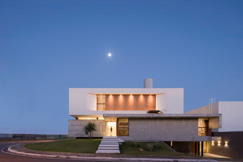 Casa IF by Martins Lucena Architects