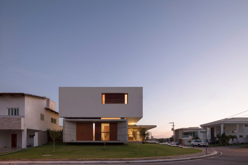 Casa IF by Martins Lucena Architects