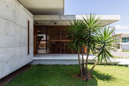 Casa IF by Martins Lucena Architects