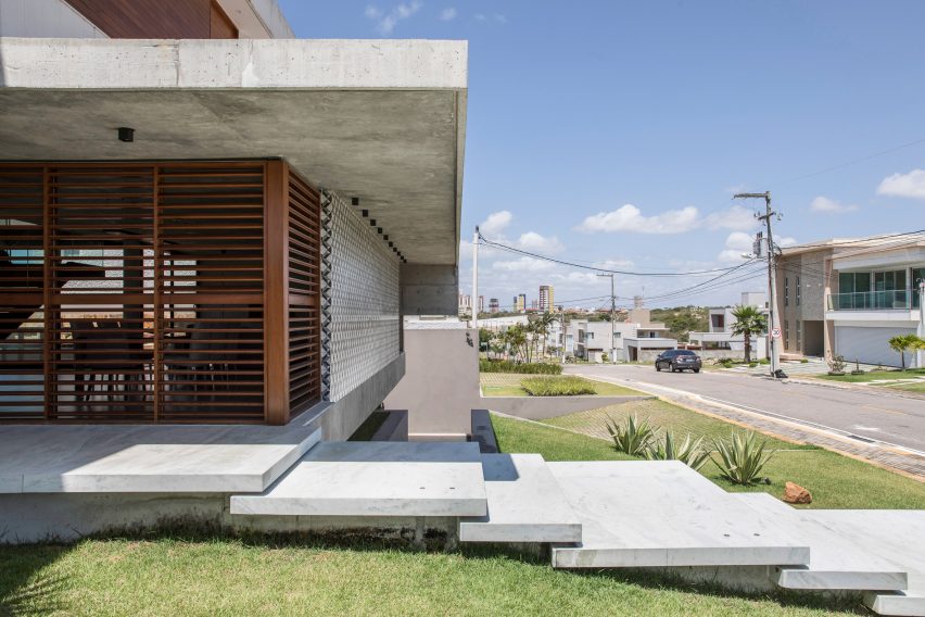 Casa IF by Martins Lucena Architects