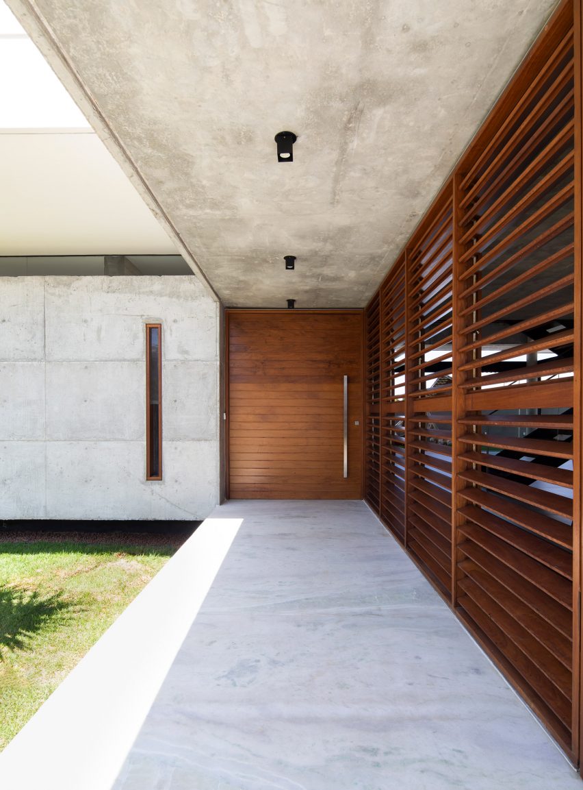 Casa IF by Martins Lucena Architects