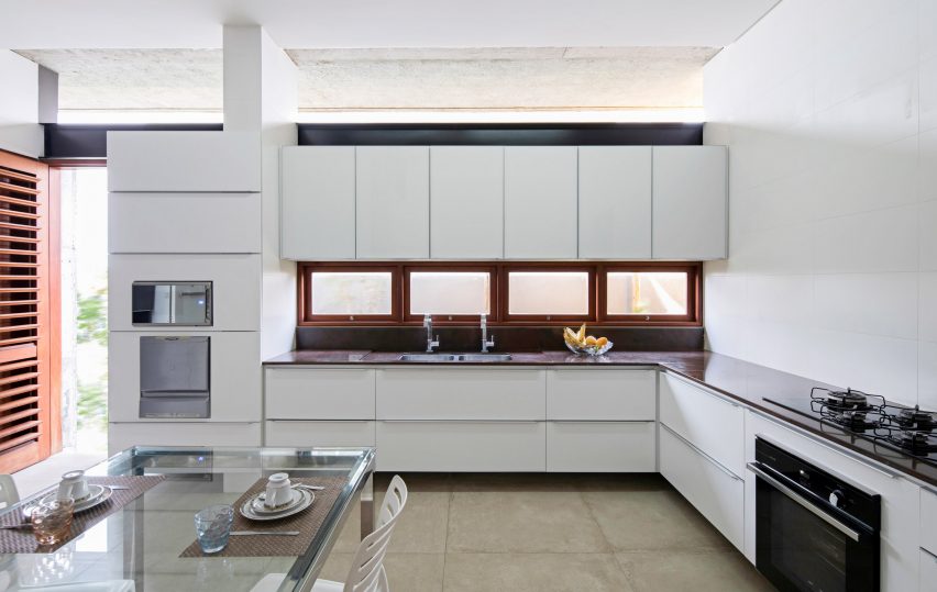 Casa IF by Martins Lucena Architects