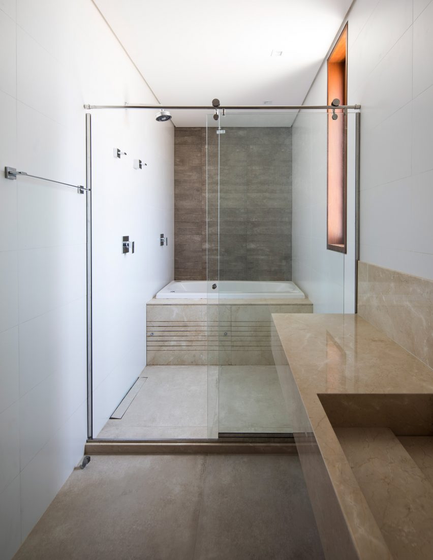 Casa IF by Martins Lucena Architects