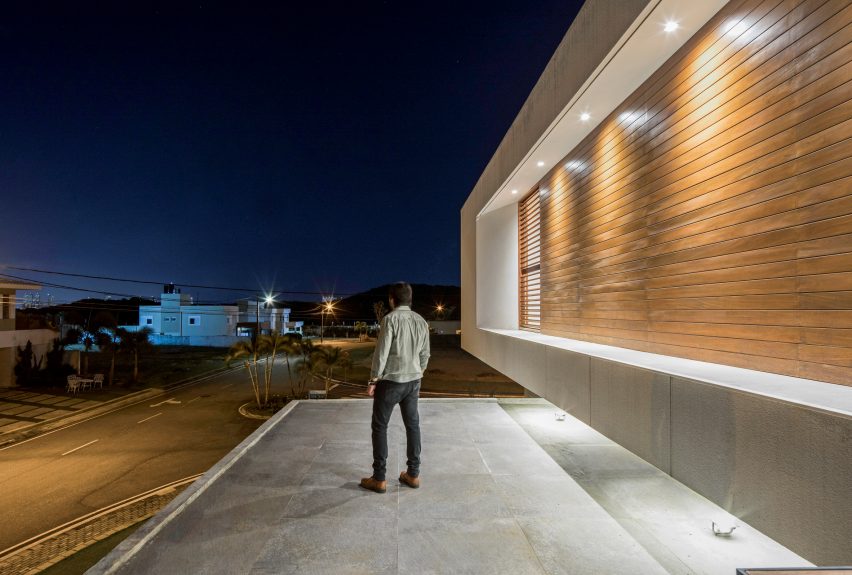 Casa IF by Martins Lucena Architects