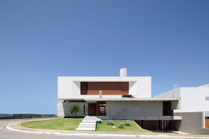 Casa IF by Martins Lucena Architects