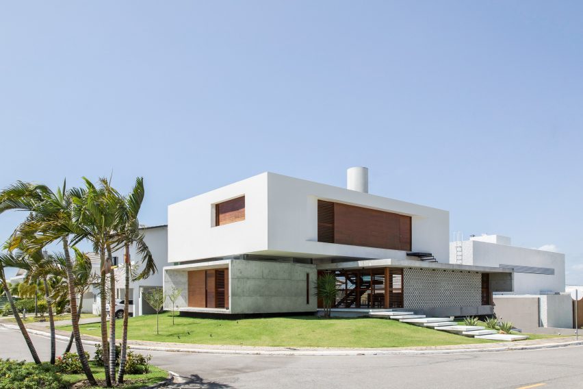 Casa IF by Martins Lucena Architects