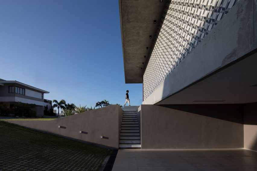 Casa IF by Martins Lucena Architects