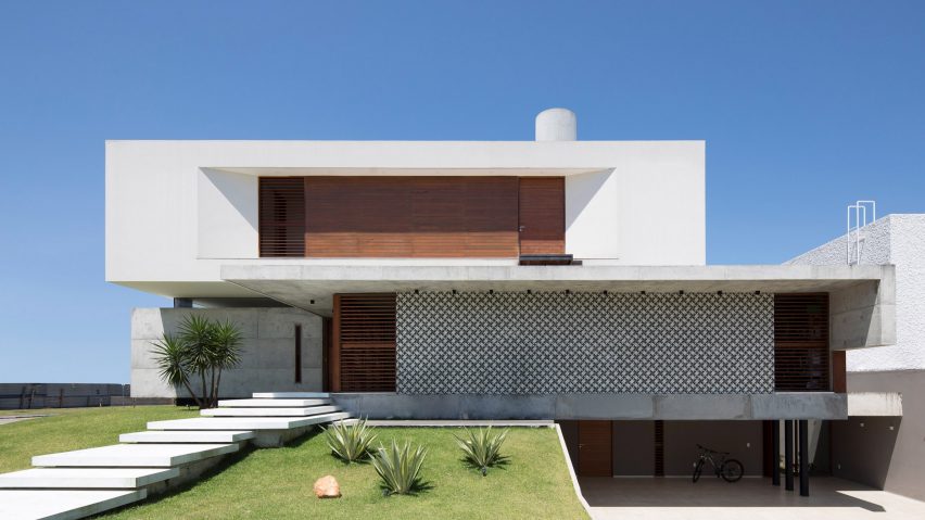Casa IF by Martins Lucena Architects