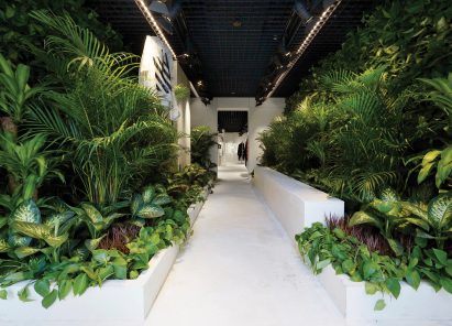 Off-White store by Dong-Ping Wonga