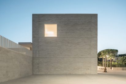 Ecole Communale Jacqueline de Rommily by Atelier Stéphane Fernandez