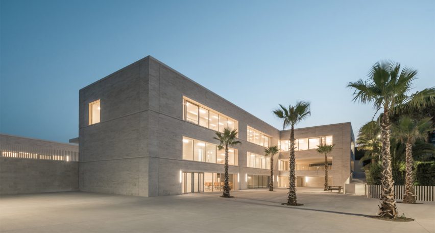 Ecole Communale Jacqueline de Rommily by Atelier Stéphane Fernandez