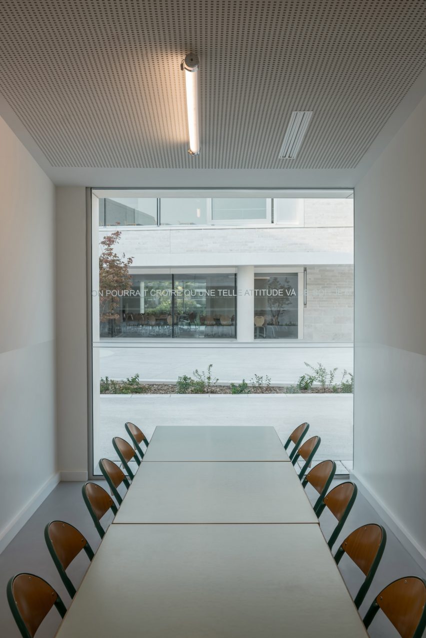 Ecole Communale Jacqueline de Rommily by Atelier Stéphane Fernandez